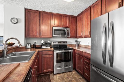 6020 Chasewood Parkway, 203, Hopkins, MN 55343