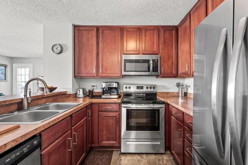 6020 Chasewood Parkway, 203, Hopkins, MN 55343