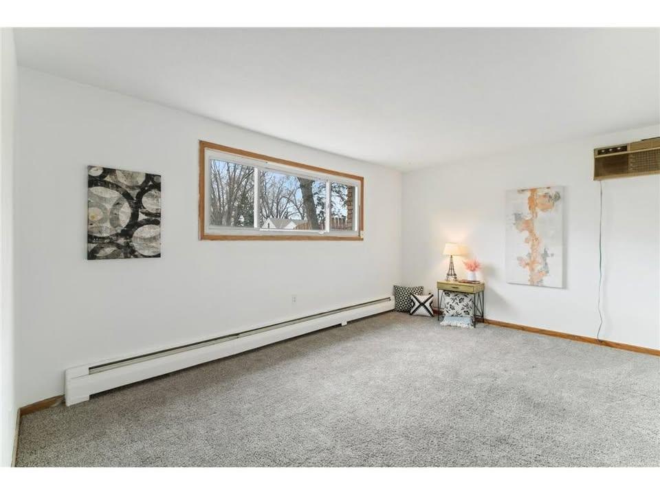 Lower livingroom