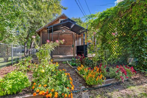 For the avid gardener we have a covered potting space that allows for all your gardening supplies to be stored within arms reach. The raised garden beds will allow you to explore your green thumb.