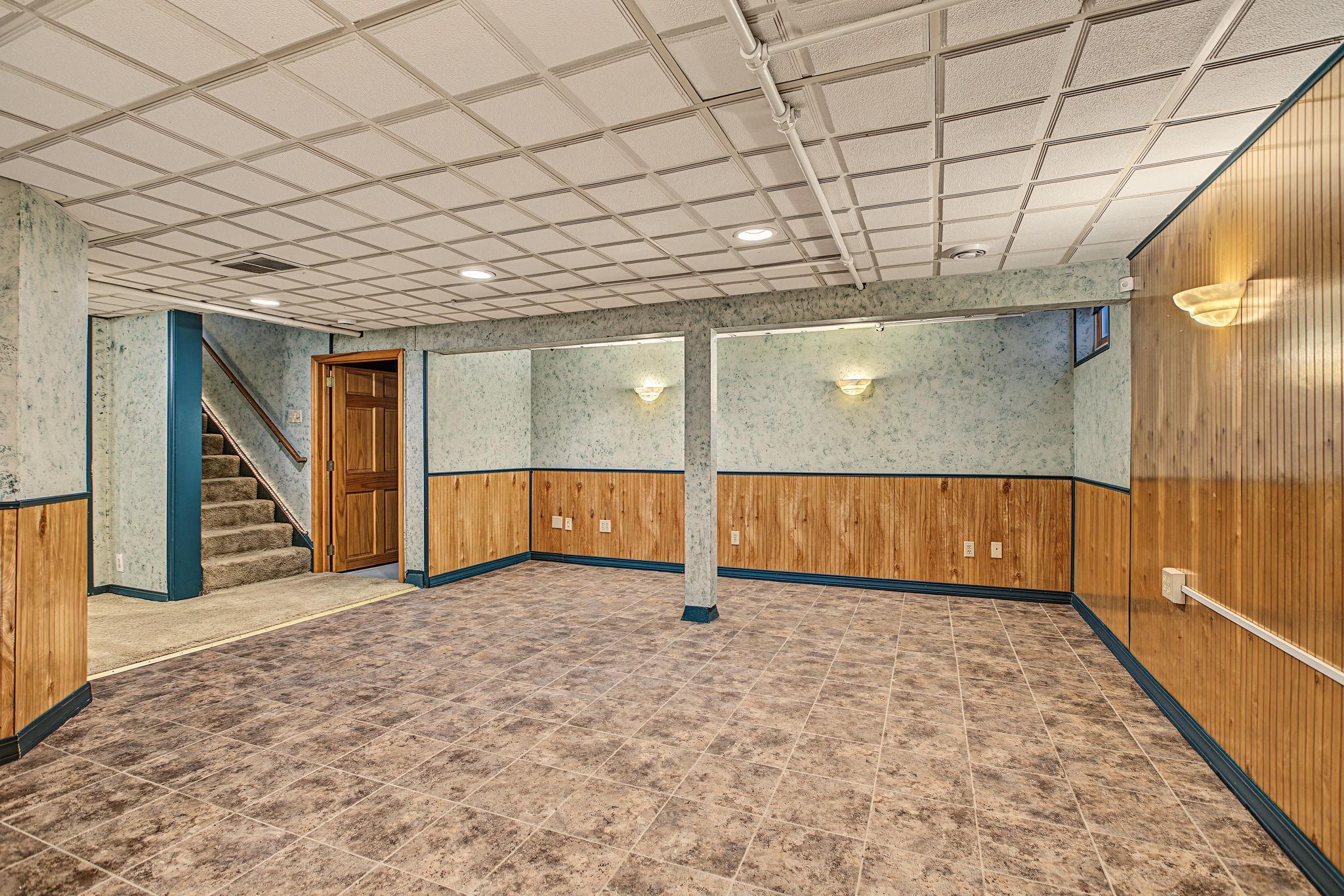 This is the room with it's original wall and trim color.