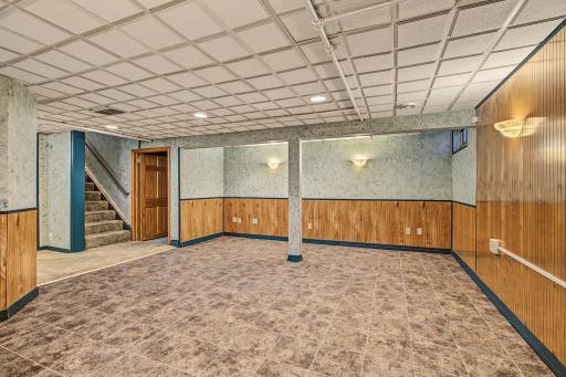 This is the room with it's original wall and trim color.