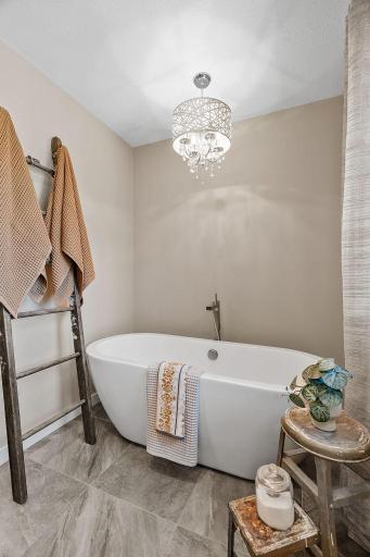 71-web-or-mls-74540 213th St-71.jpg