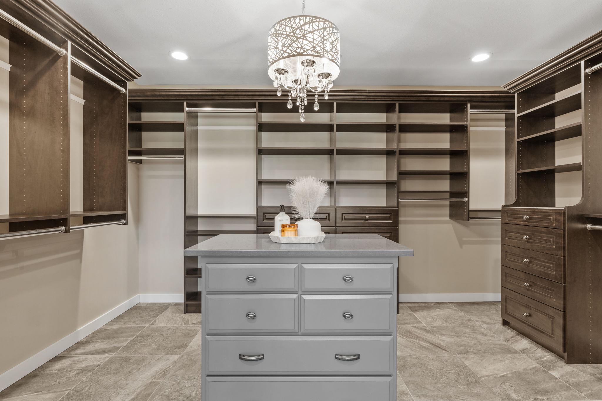 73-web-or-mls-74540 213th St-73.jpg