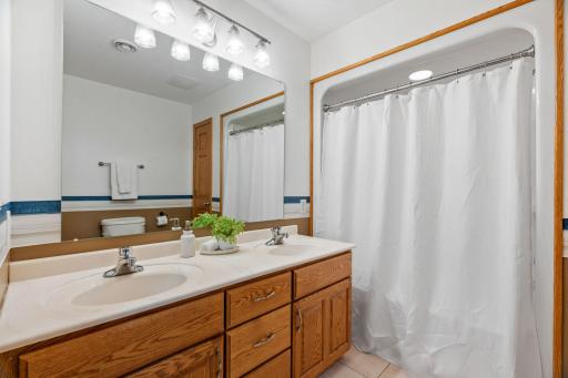 88-web-or-mls-74540 213th St-88.jpg
