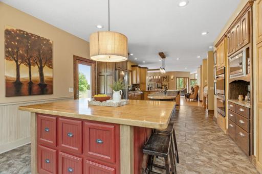 50-web-or-mls-74540 213th St-46.jpg