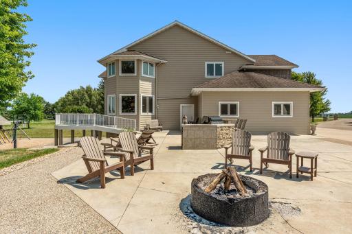 Outdoor Patio w/ Kitchen & Fire Pit