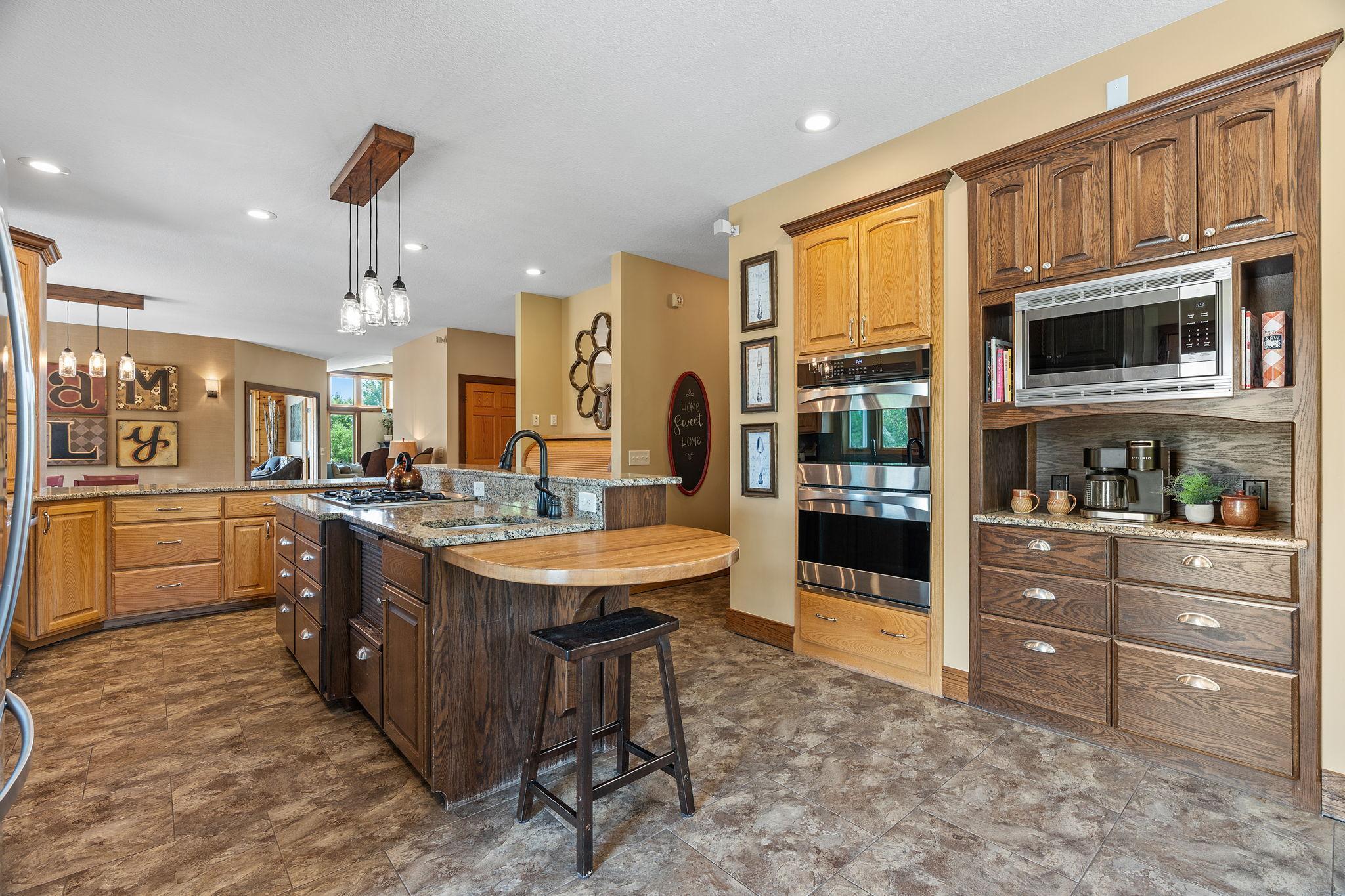 41-web-or-mls-74540 213th St-42.jpg
