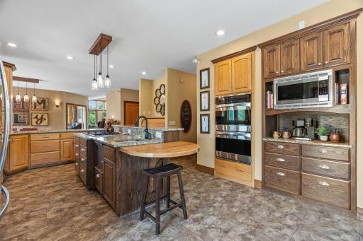 41-web-or-mls-74540 213th St-42.jpg
