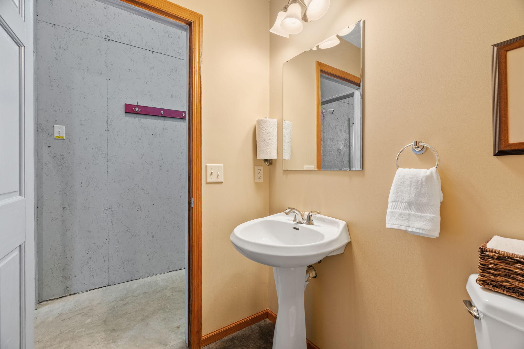 122-web-or-mls-74540 213th St-120.jpg