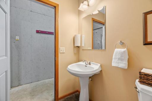 122-web-or-mls-74540 213th St-120.jpg