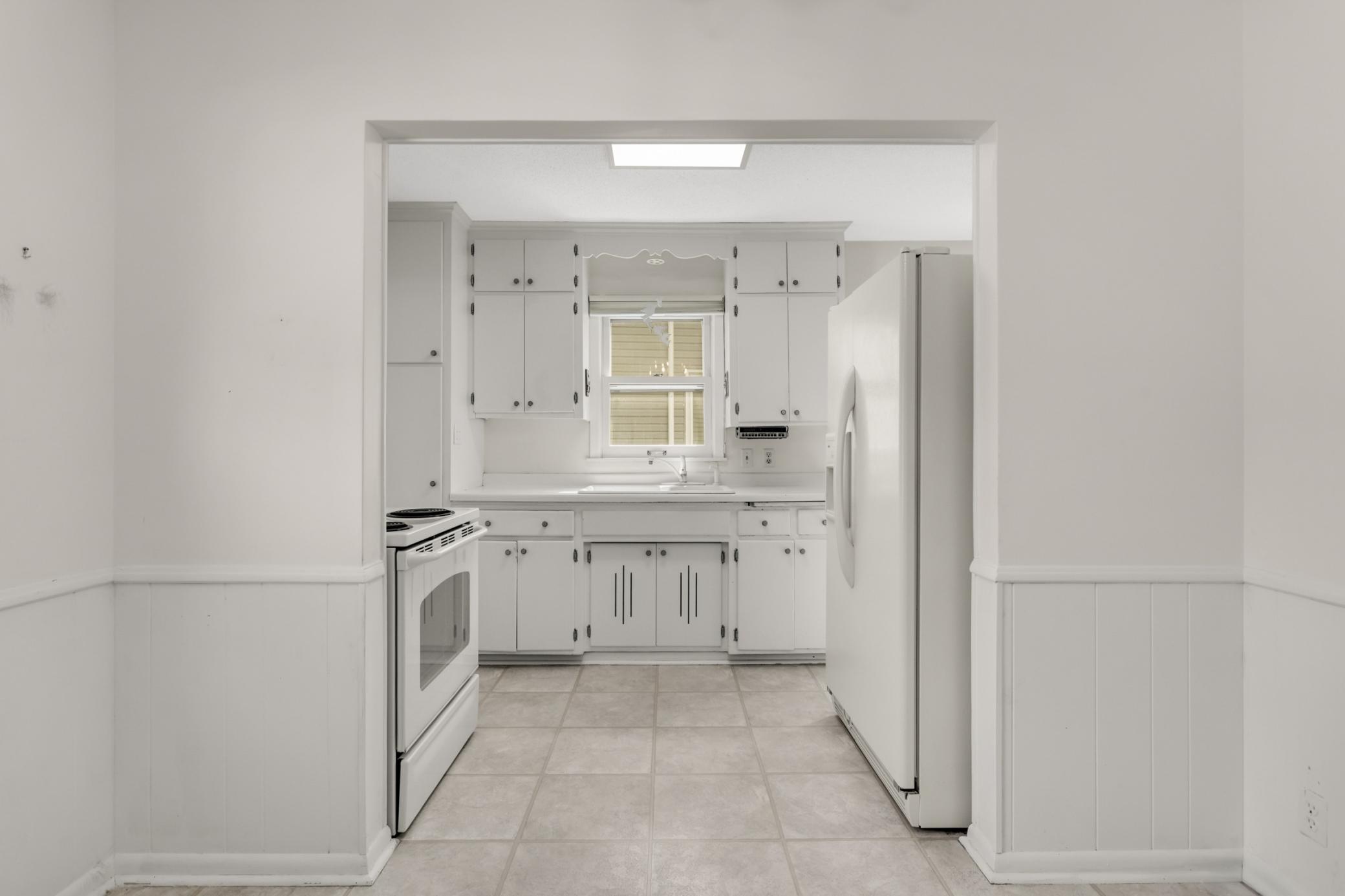 6 Kitchen.jpg
