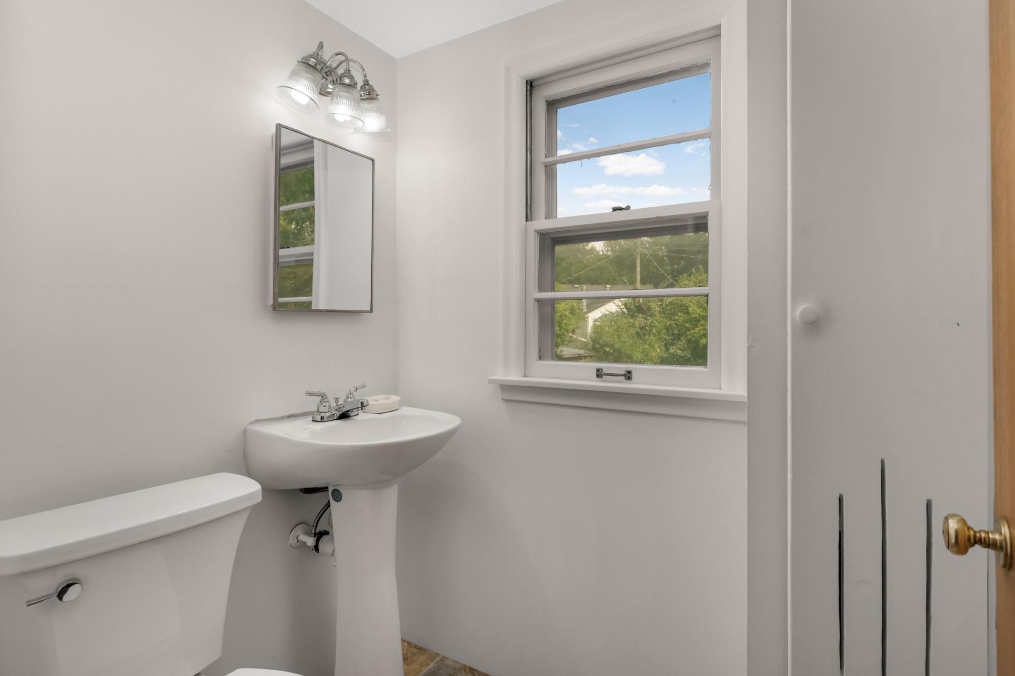 12 Upstairs Bathroom.jpg