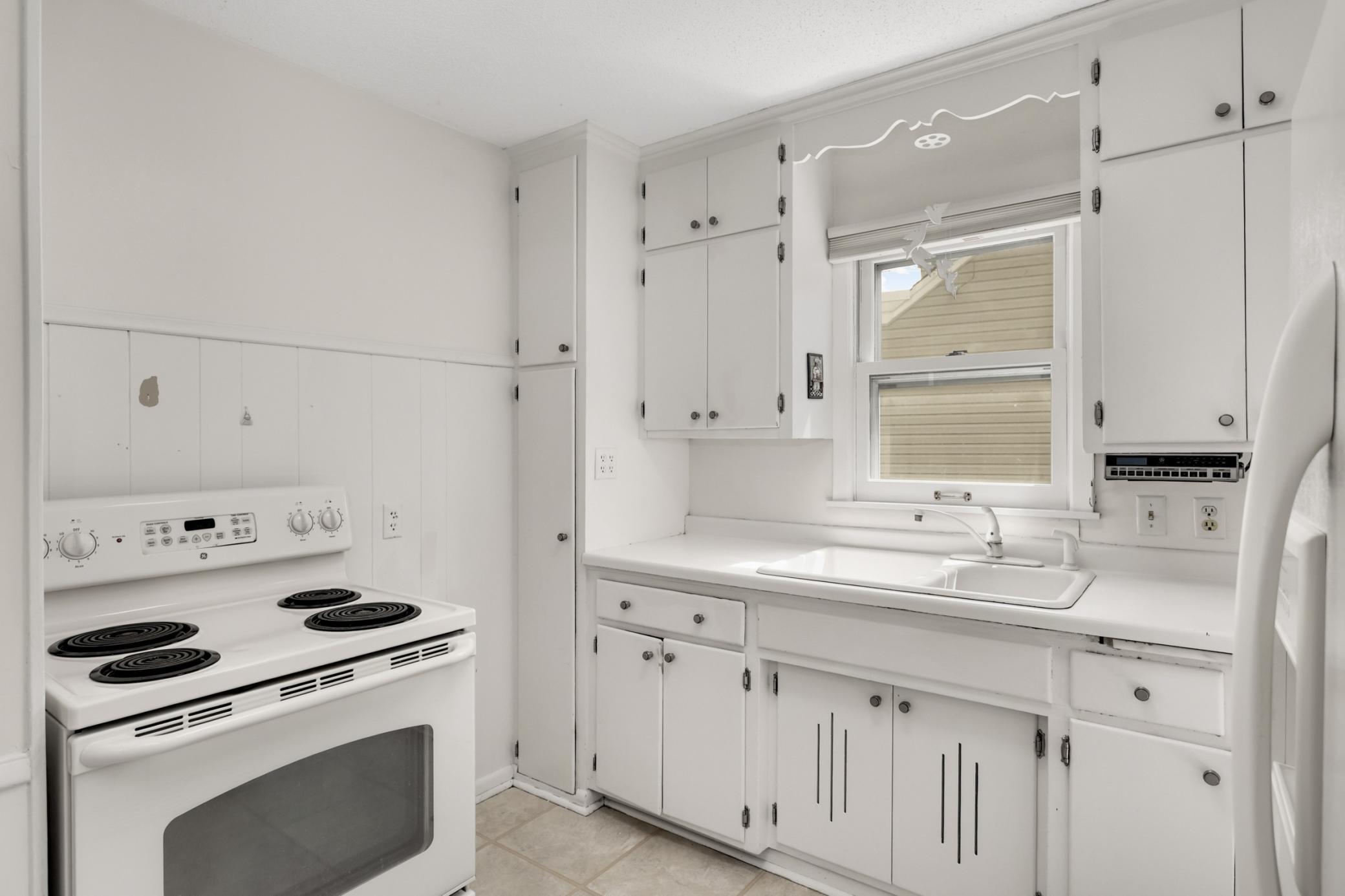 7 Kitchen.jpg