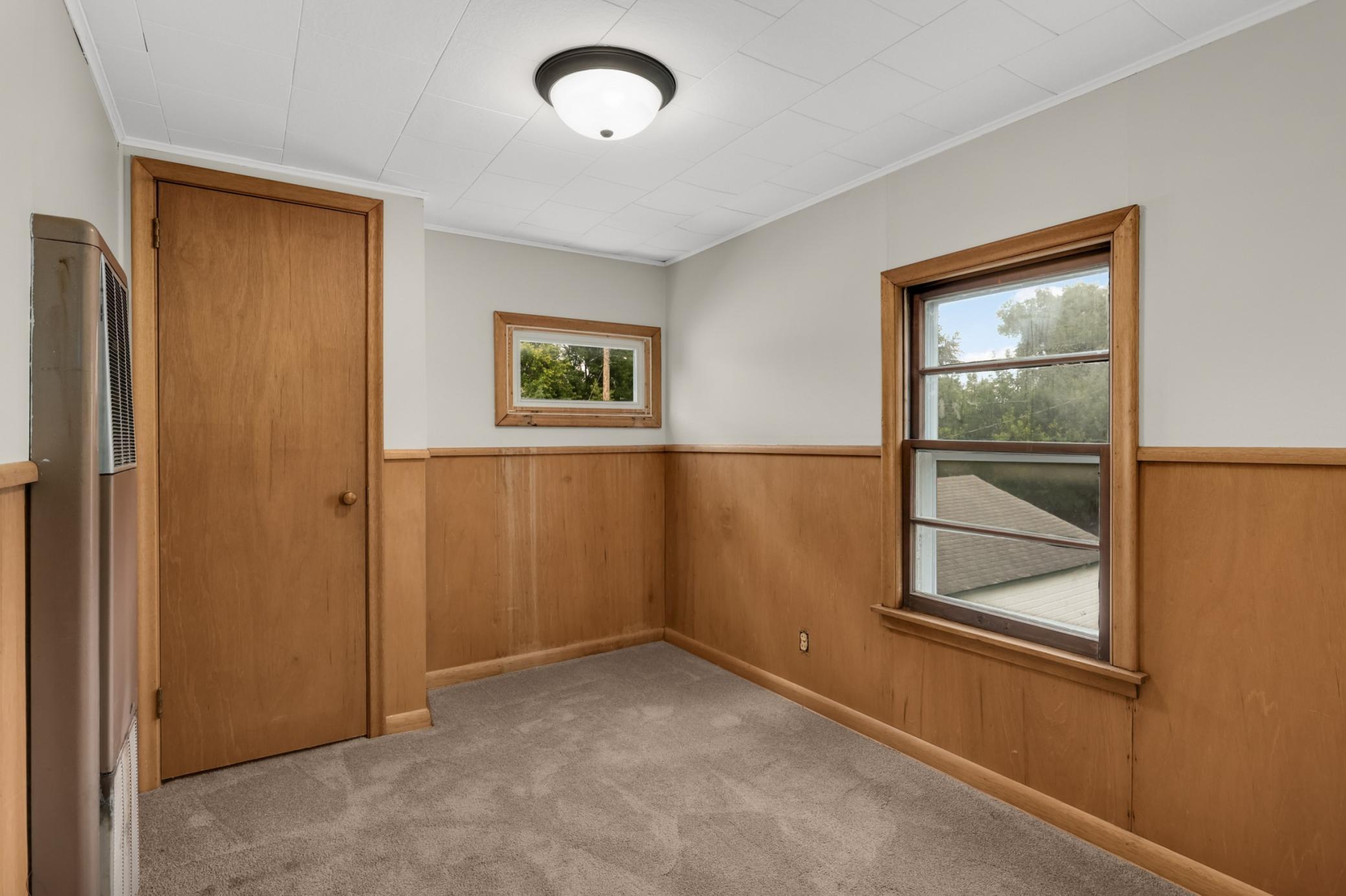 15 Upstairs Bedroom 5.jpg