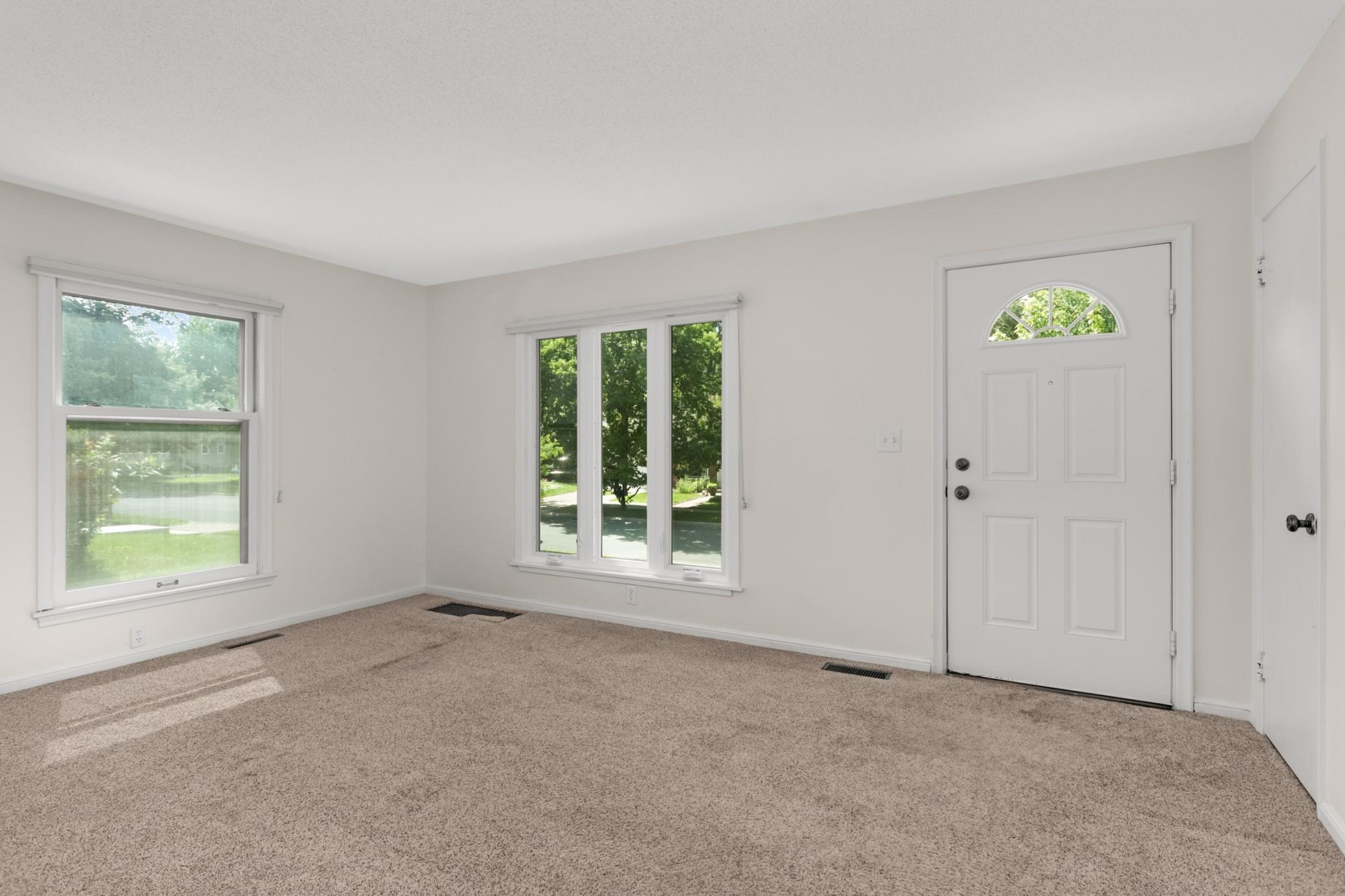 3 Living Room.jpg