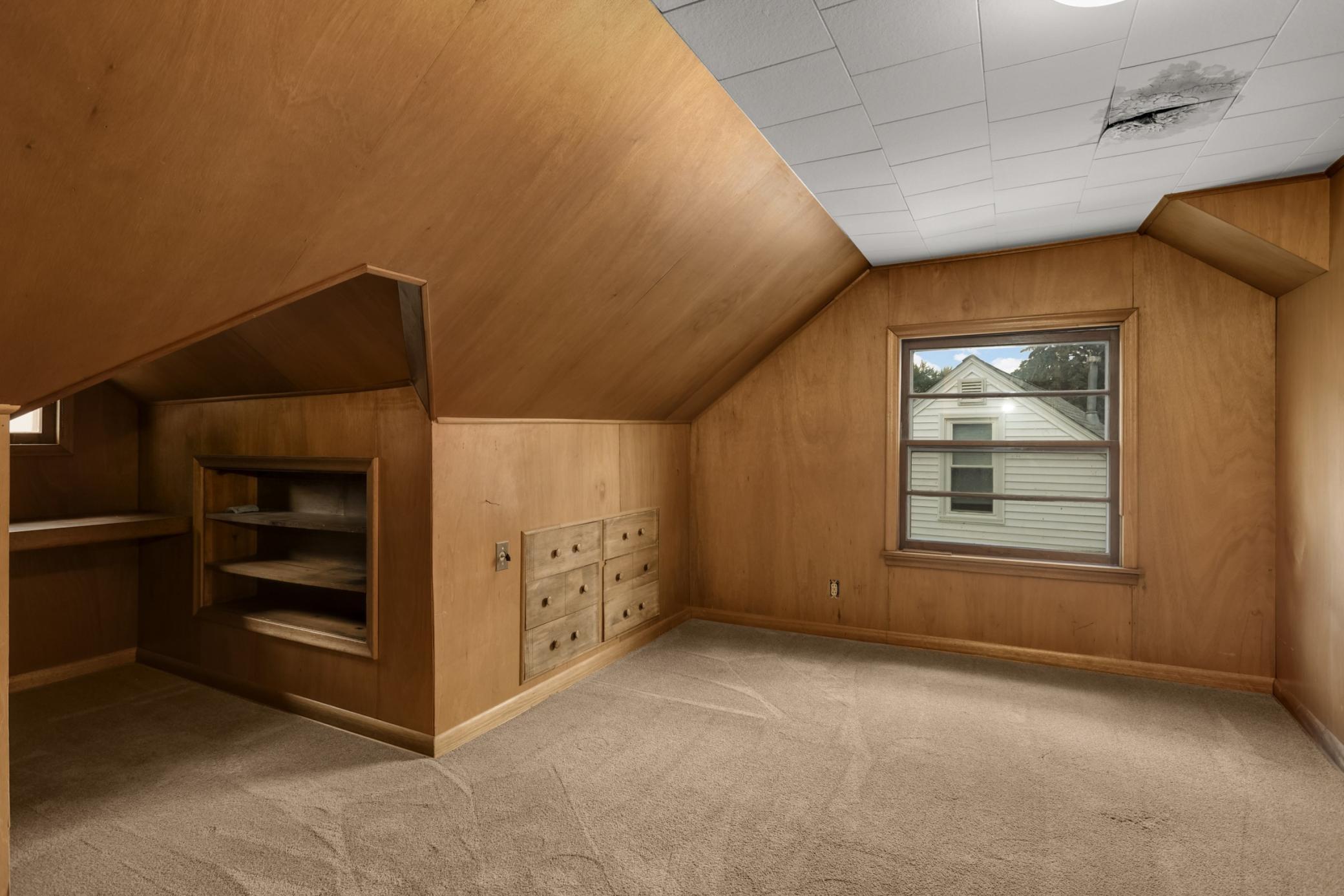 13 Upstairs Bedroom 3.jpg