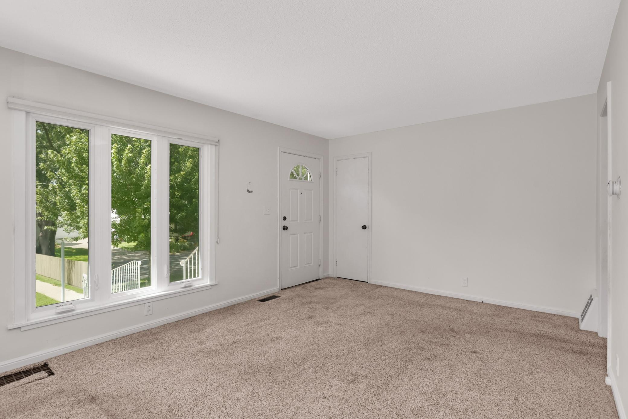 4 Living Room.jpg