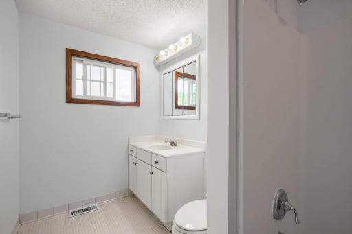 9200 Harkness Ave S - MLS Sized - 013 - 13 Bathroom.jpg