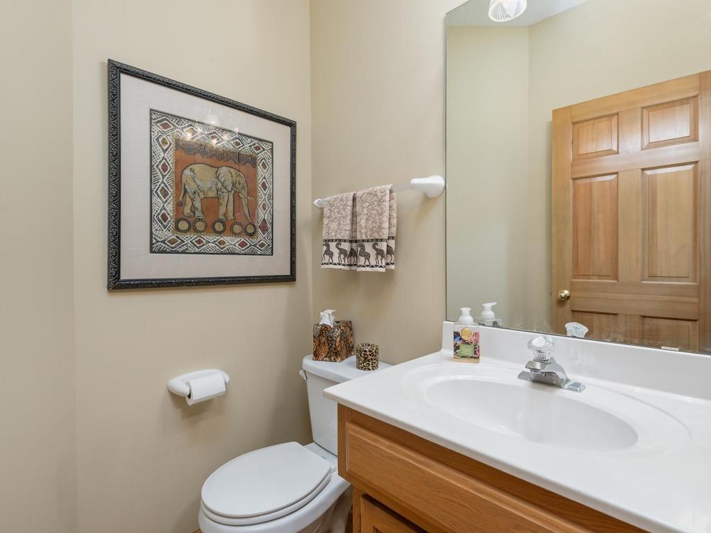 main floor half bath.jpg