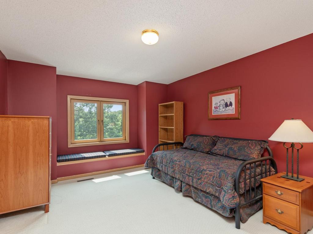 upper level guest bedroom.jpg