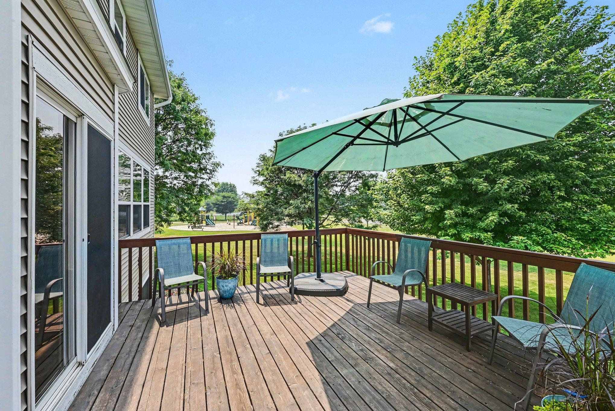 Deck overlooking Riverside Fields Park, no rear neighbors