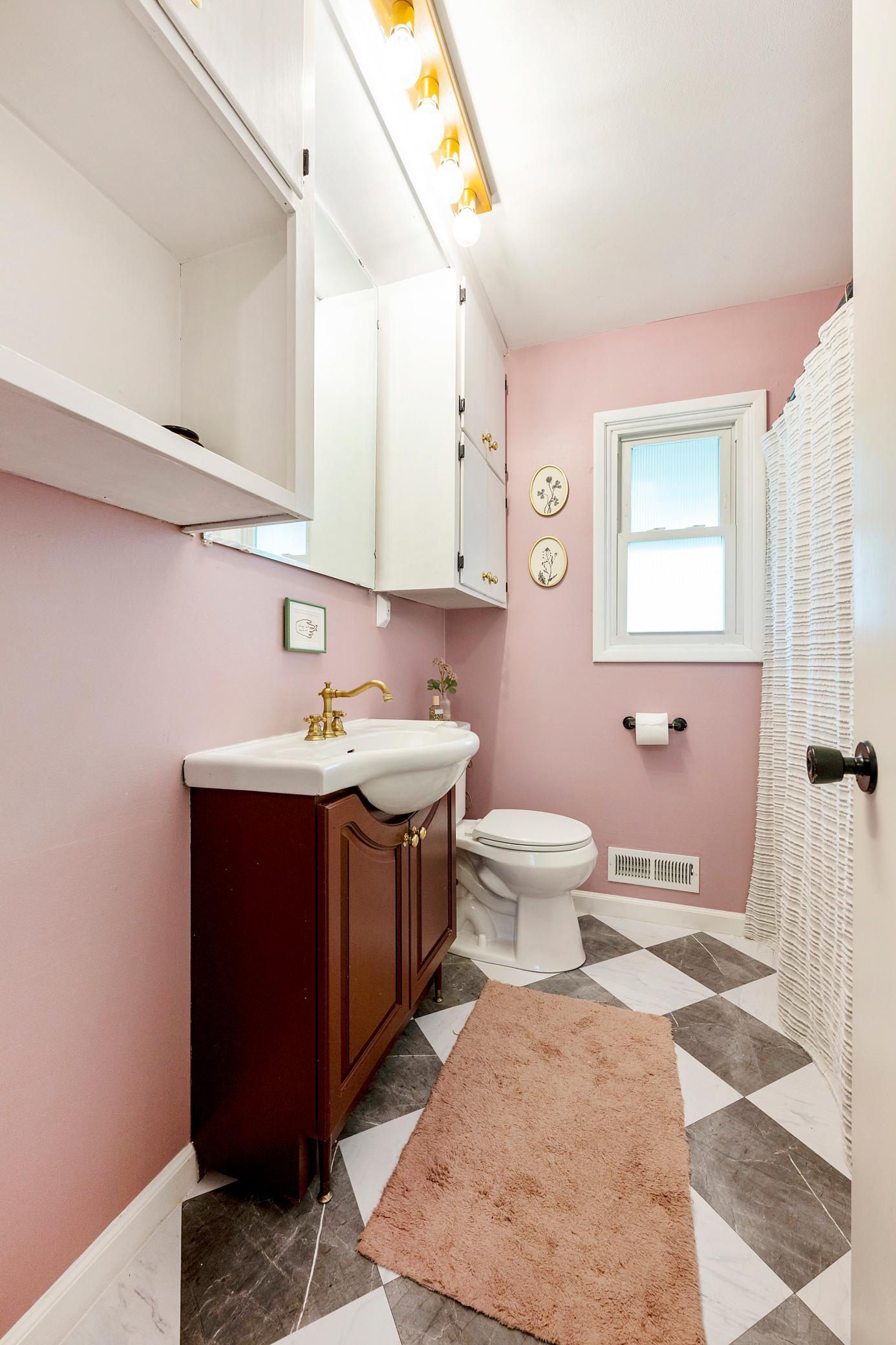 Main bathroom