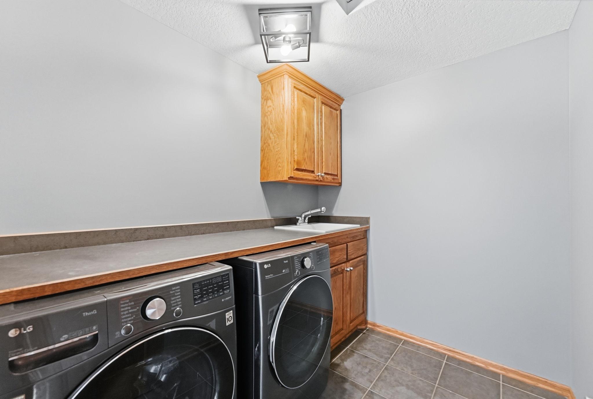 Upper laundry