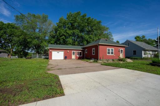 Newly paved street / concrete apron, roof and vinyl siding!