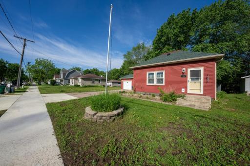 Tastefully landscaped front yard!