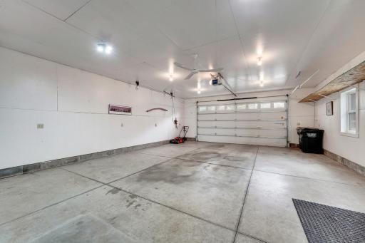Detached heated garage 945 Reed Street Waterville MN