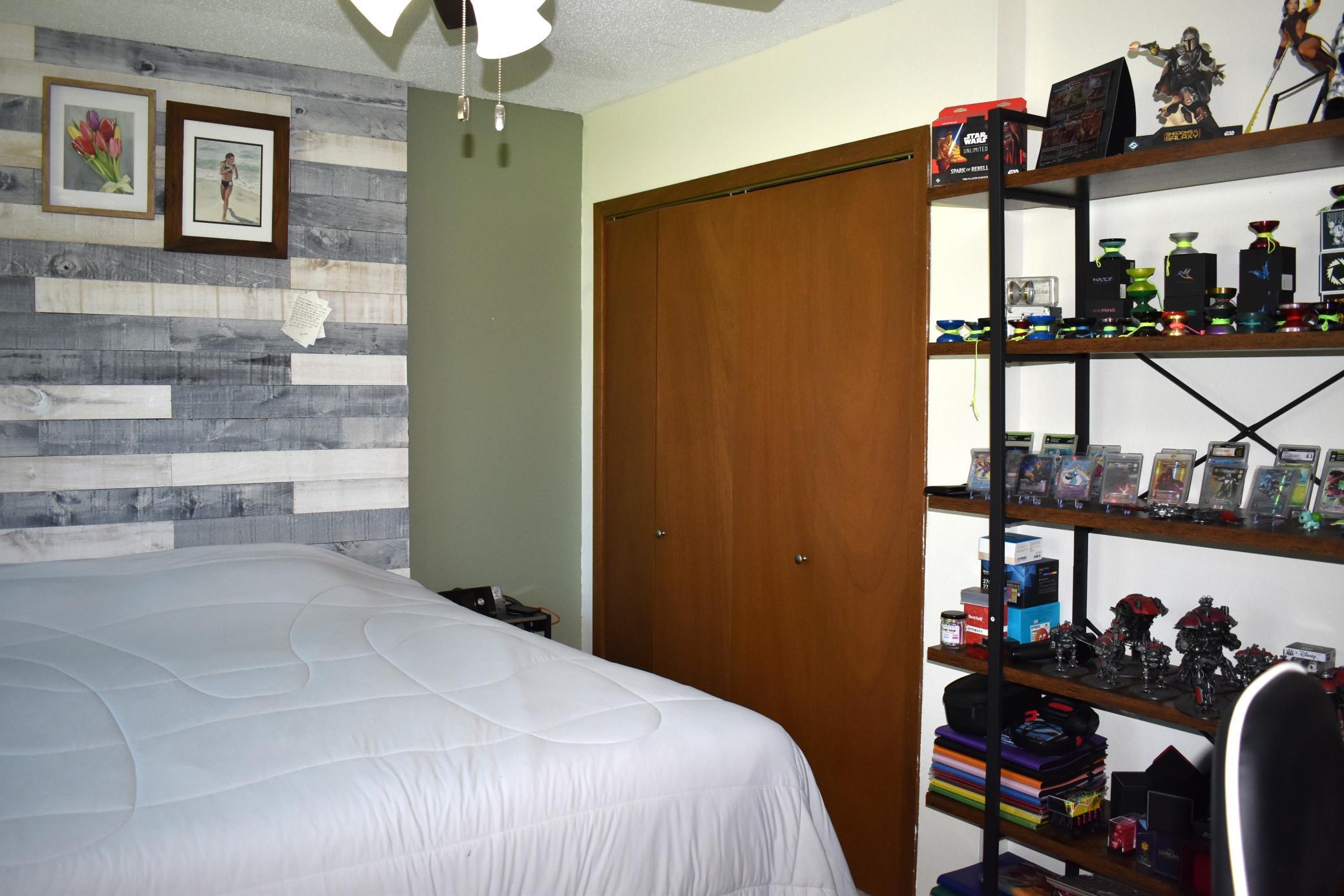 Bed room 1.JPG