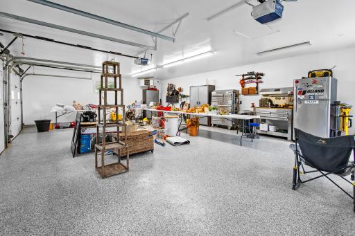 Nice clean garage.