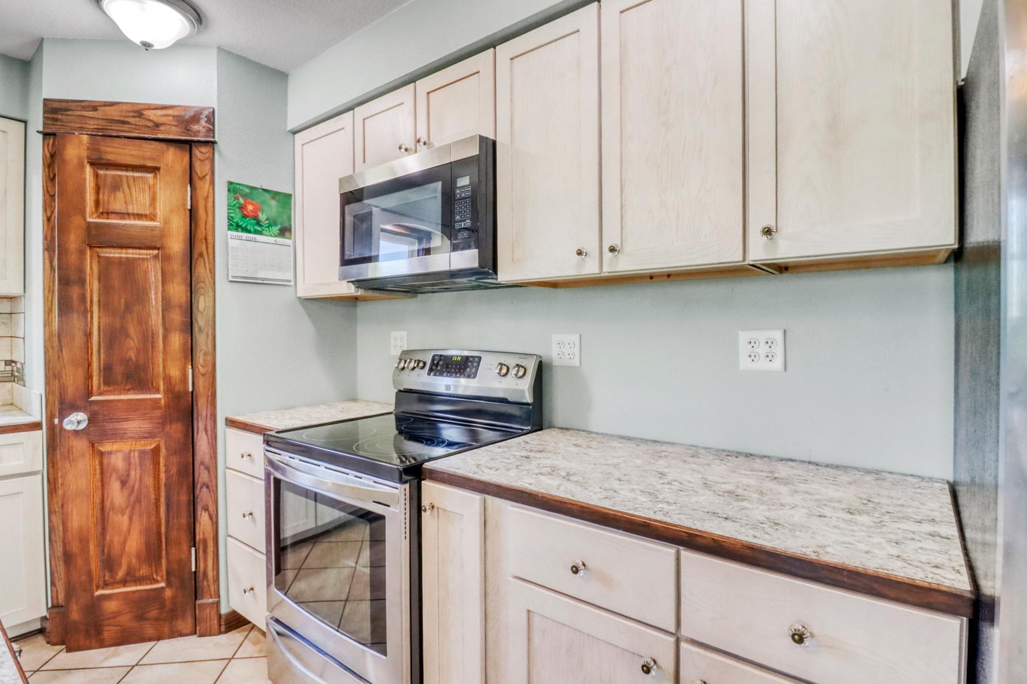 Kitchen1_3 (4).JPG