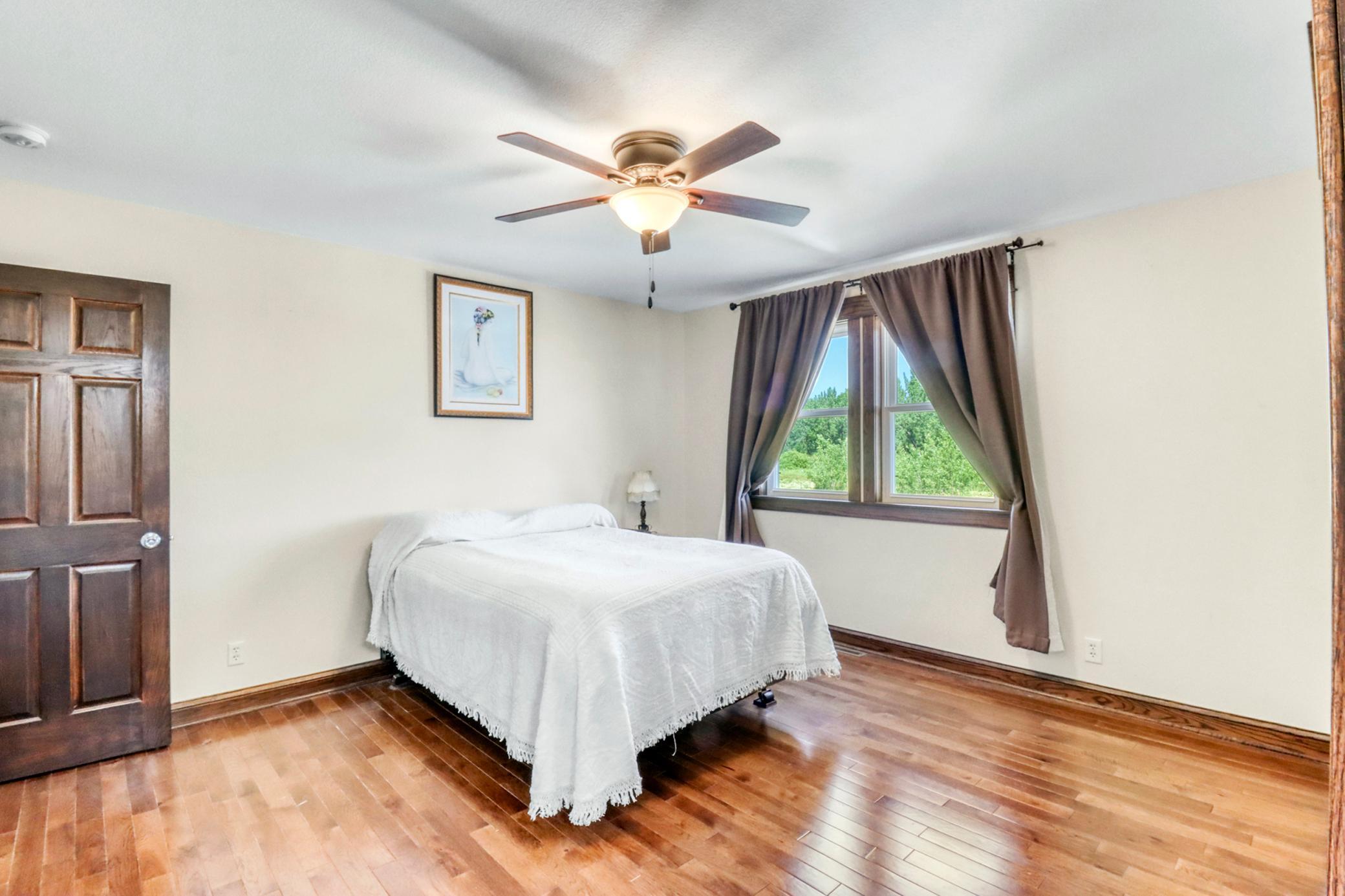 Primary Bedroom1_1 (4).JPG