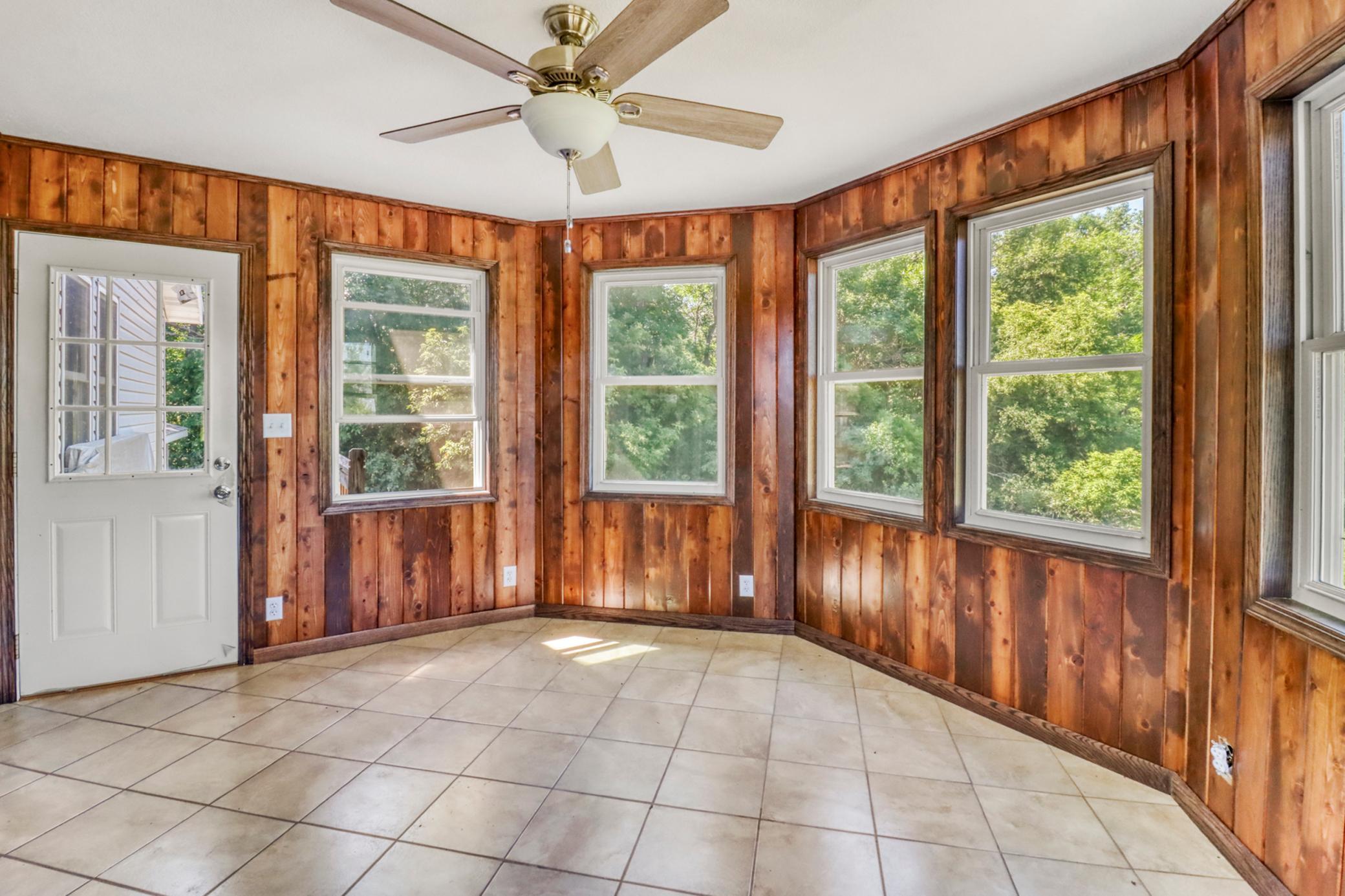 Sunroom1_1.JPG