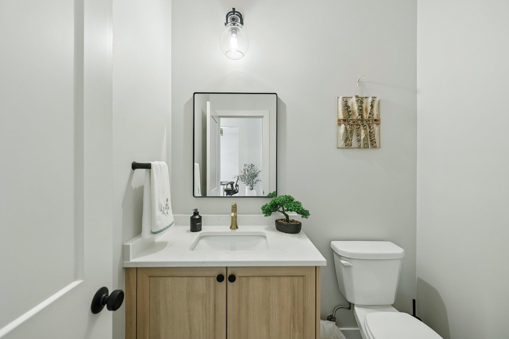 42-web-or-mls-Tessier Ct-S1007-040.jpg