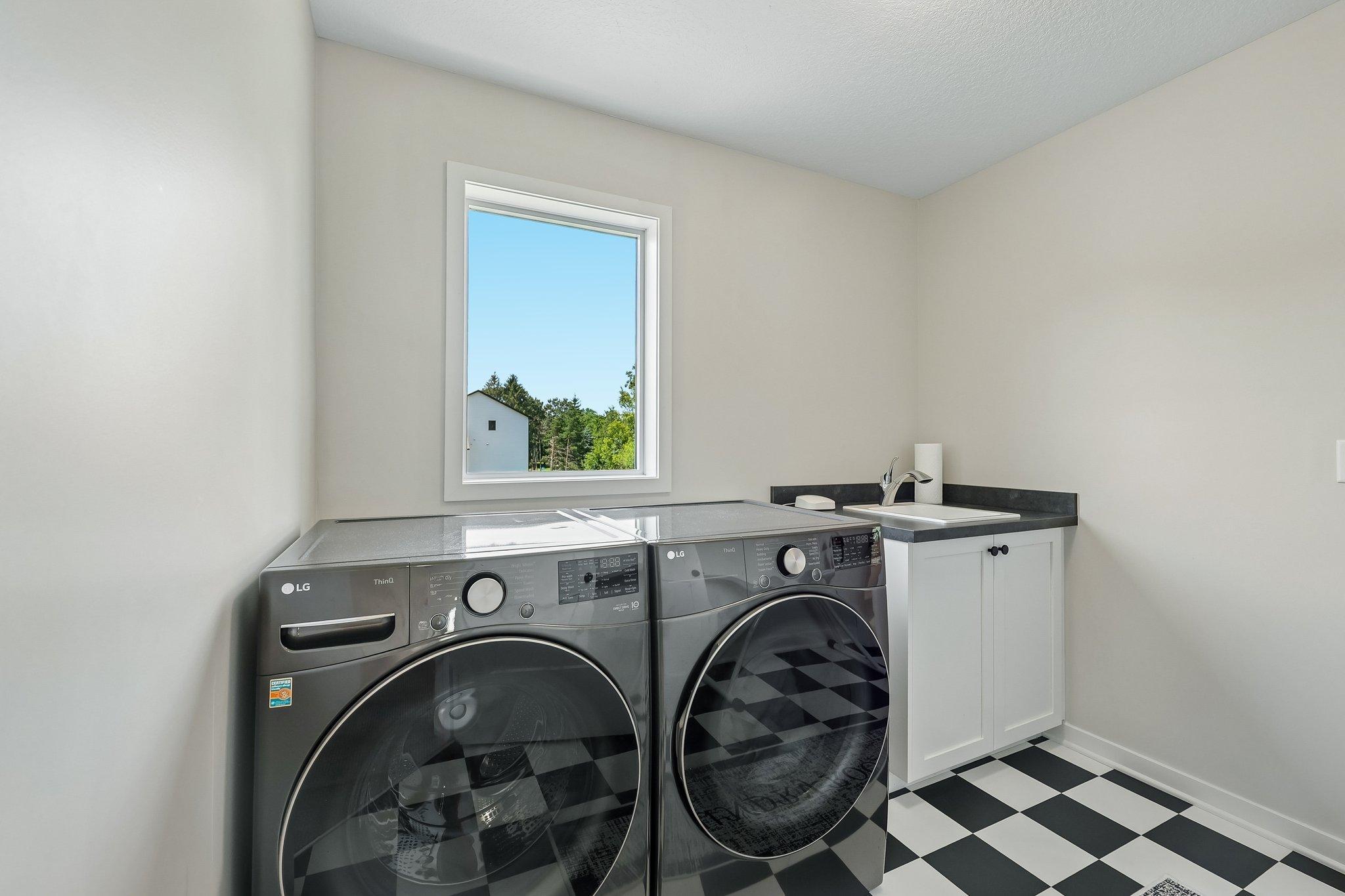 54-web-or-mls-Tessier Ct-S1007-052.jpg