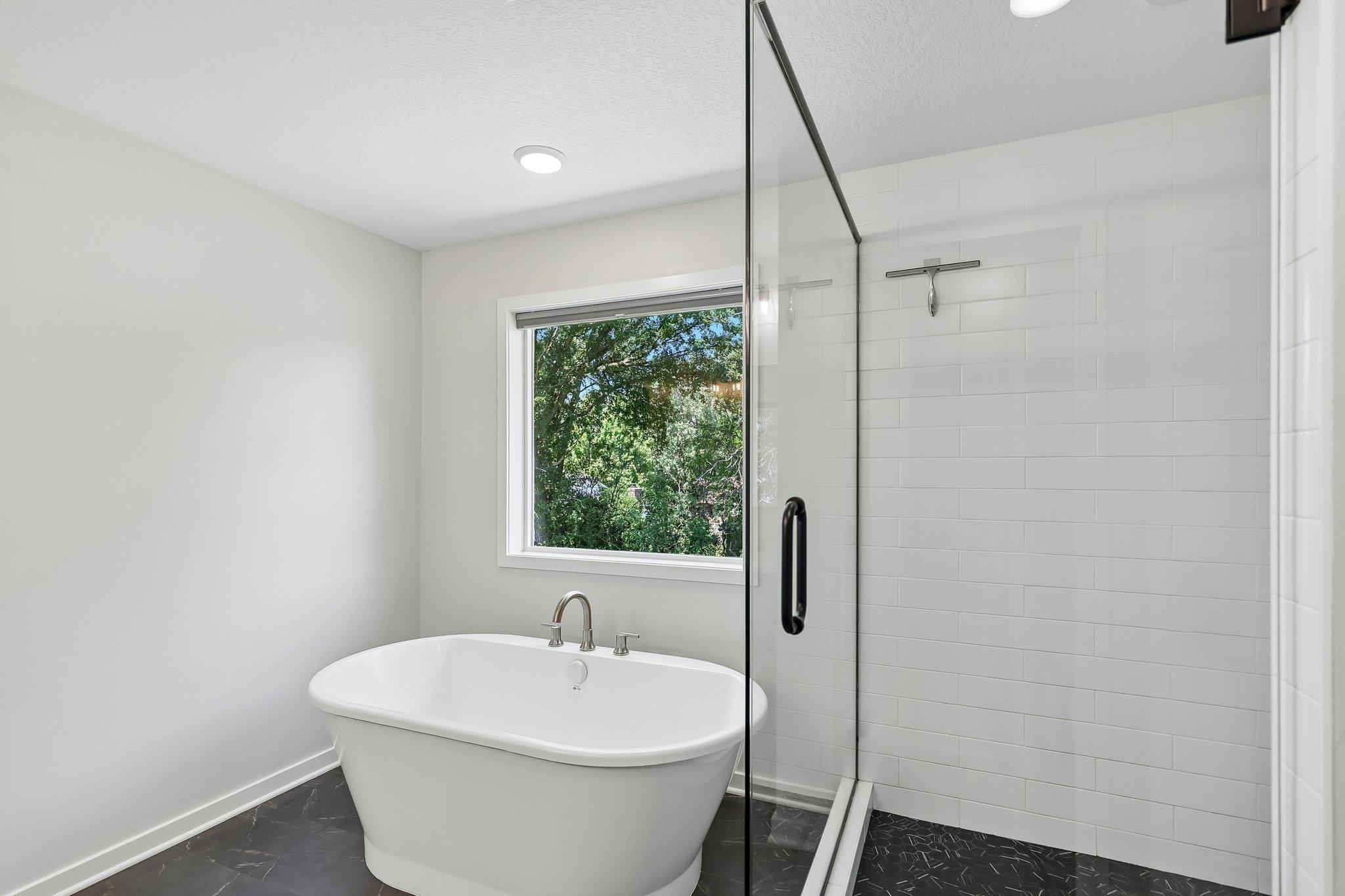33-web-or-mls-Tessier Ct-S1007-031.jpg