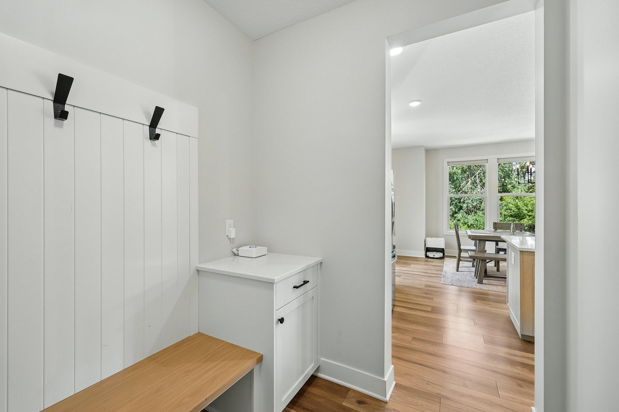 46-web-or-mls-Tessier Ct-S1007-044.jpg