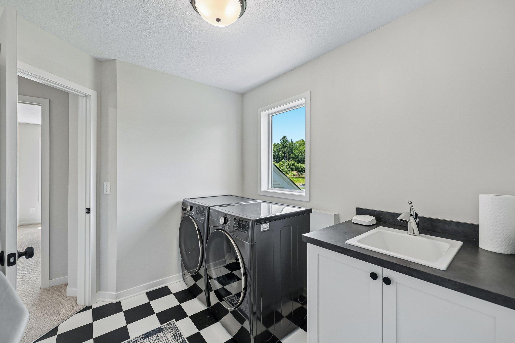39-web-or-mls-Tessier Ct-S1007-037.jpg