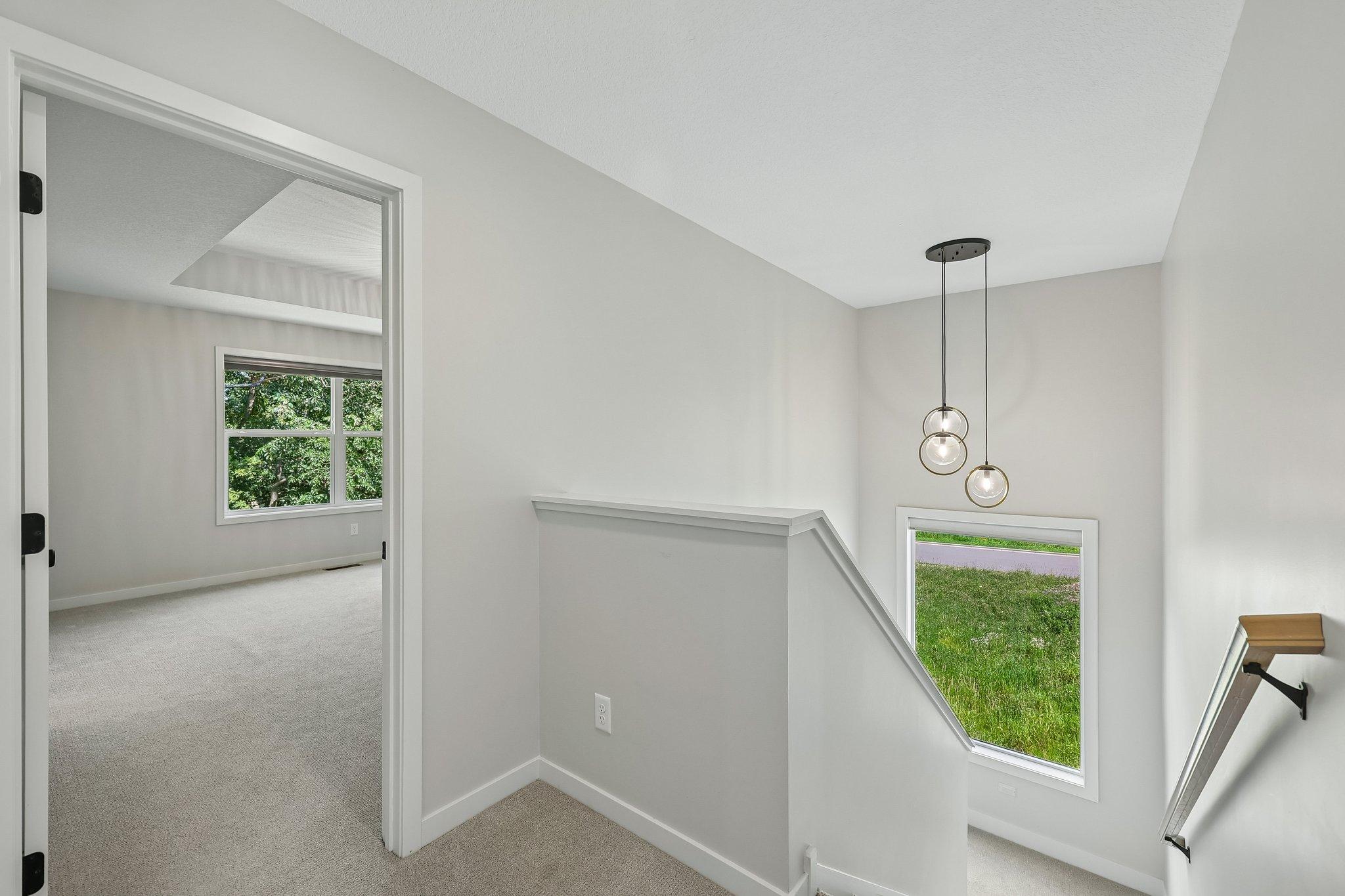 27-web-or-mls-Tessier Ct-S1007-025.jpg