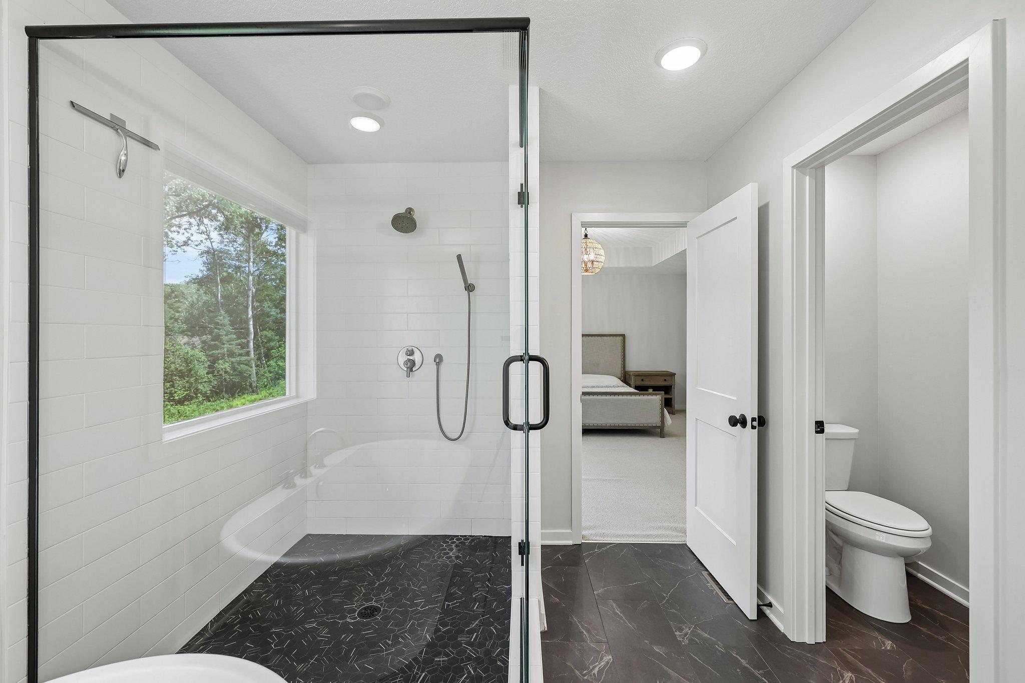 35-web-or-mls-Tessier Ct-S1007-033.jpg