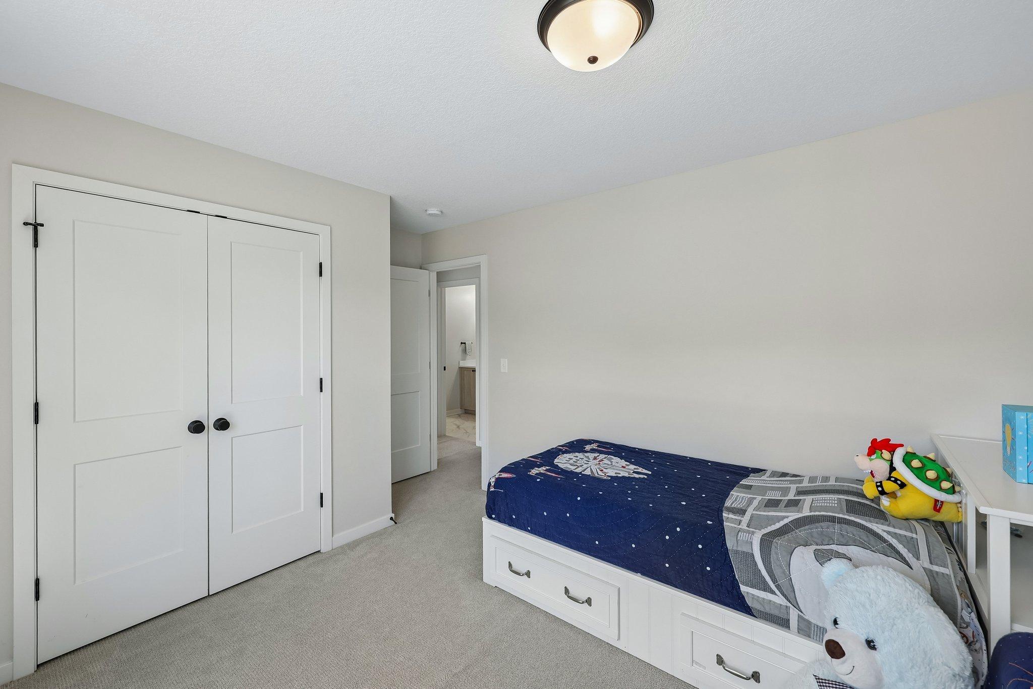 29-web-or-mls-Tessier Ct-S1007-027.jpg