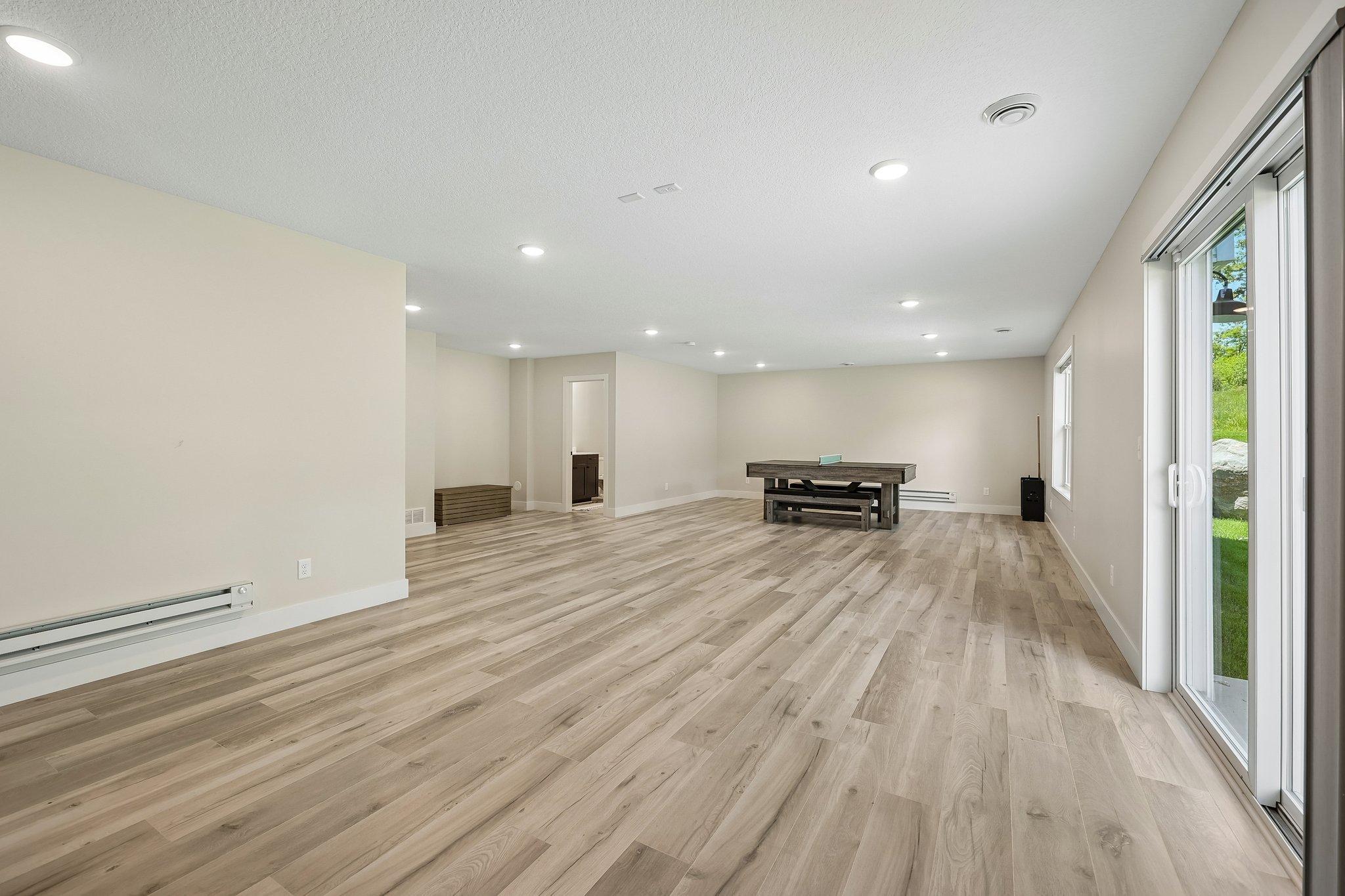 52-web-or-mls-Tessier Ct-S1007-050.jpg