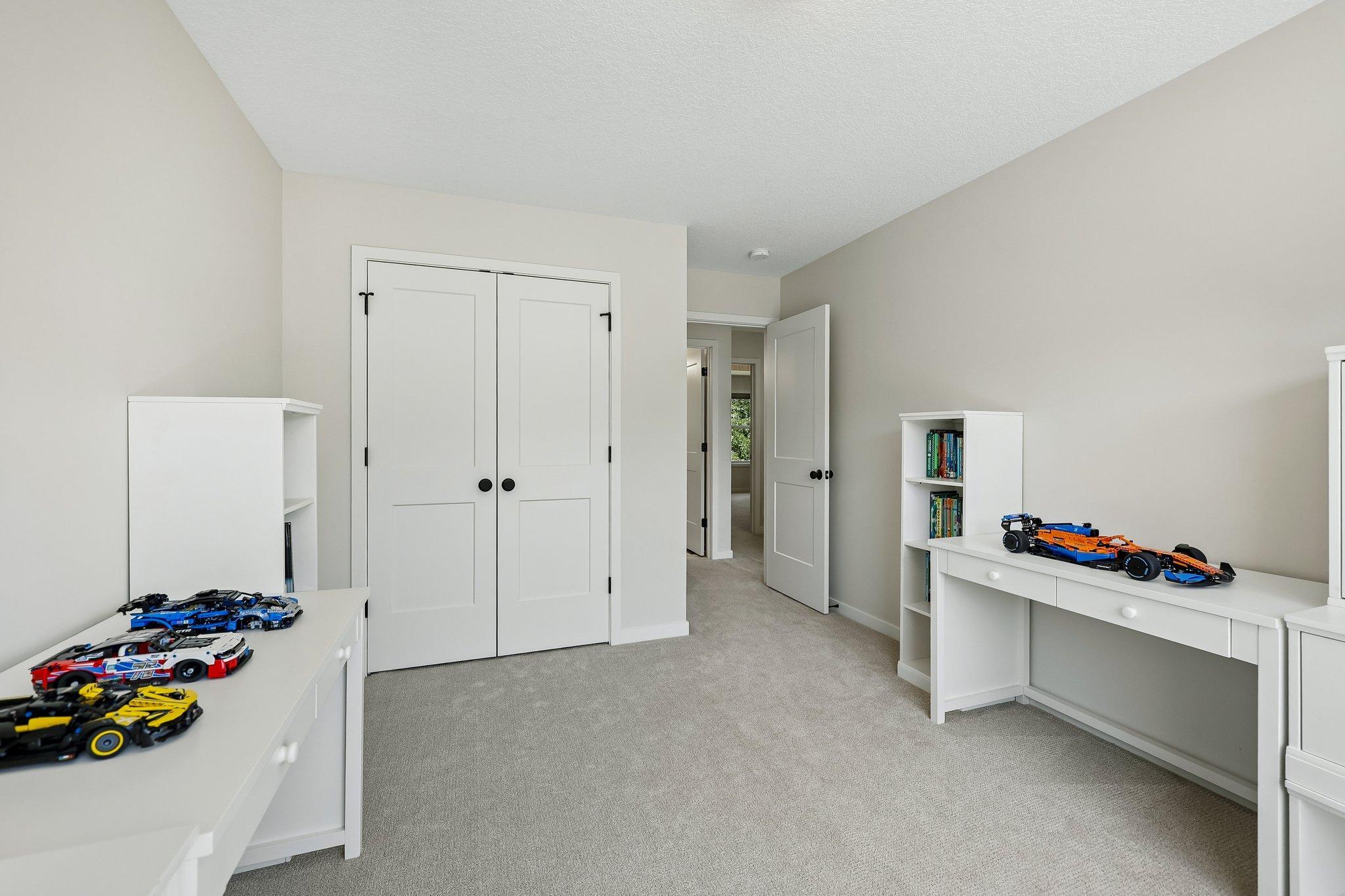 23-web-or-mls-Tessier Ct-S1007-021.jpg