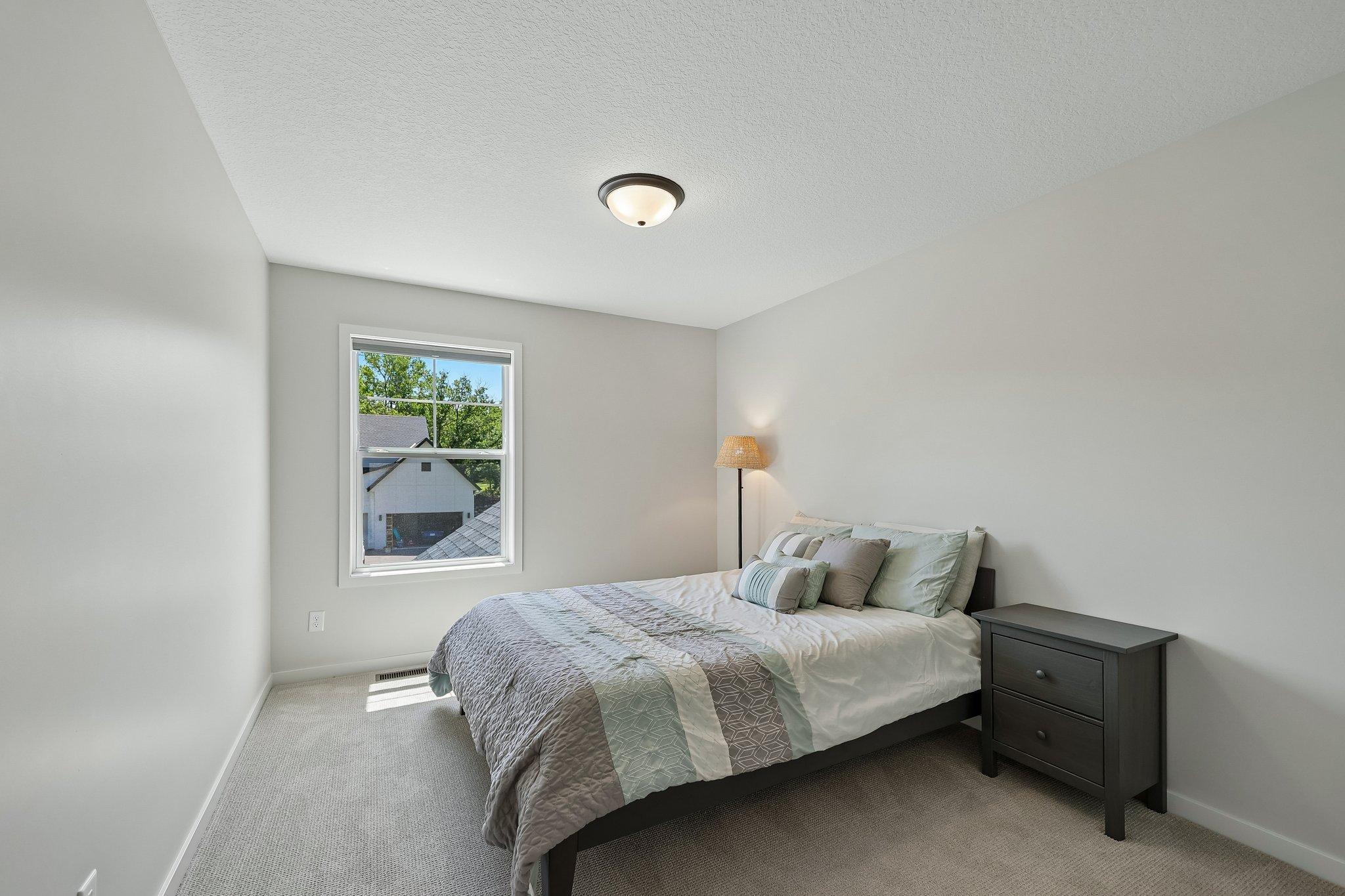21-web-or-mls-Tessier Ct-S1007-019.jpg
