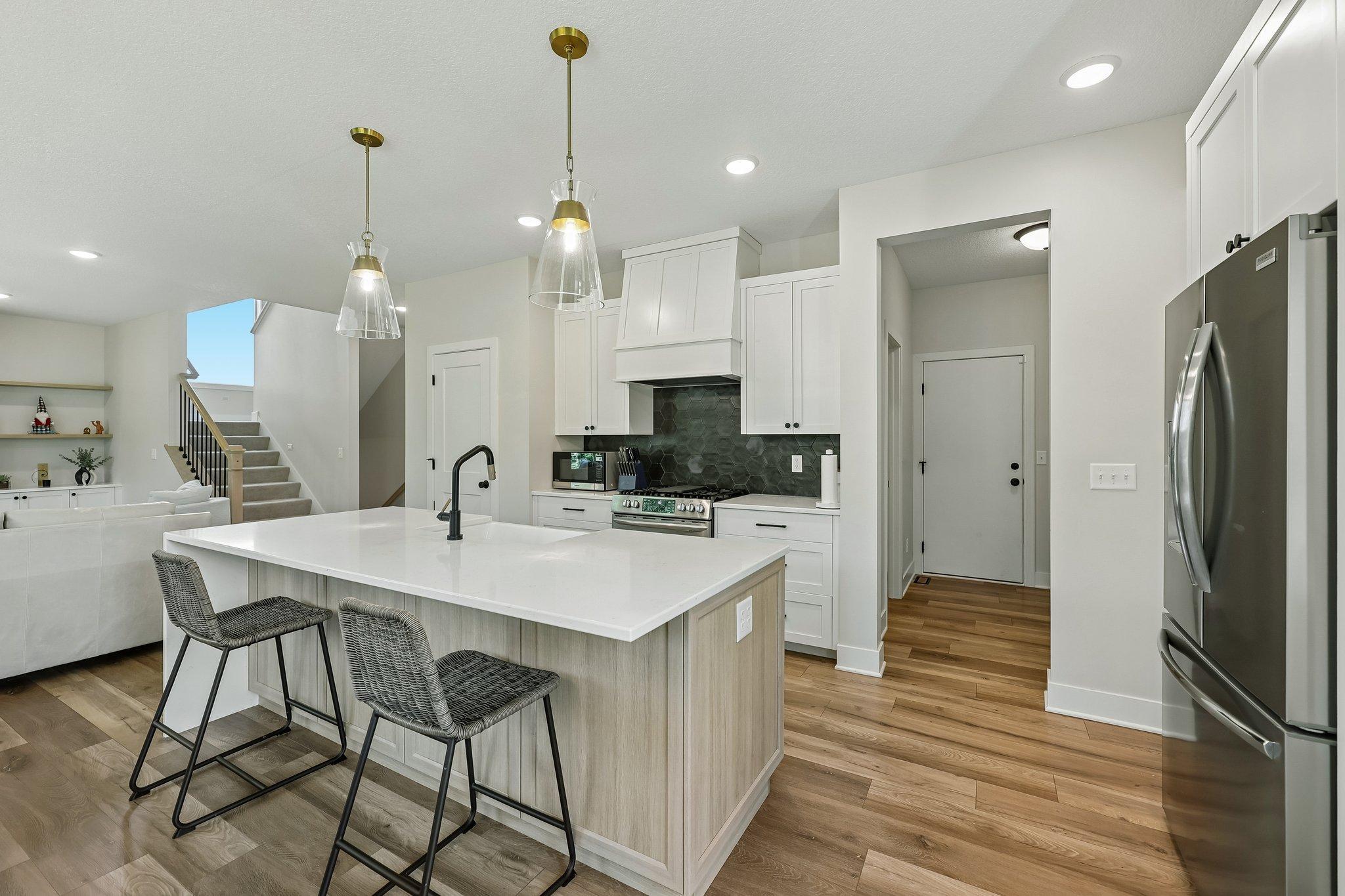 18-web-or-mls-Tessier Ct-S1007-016.jpg