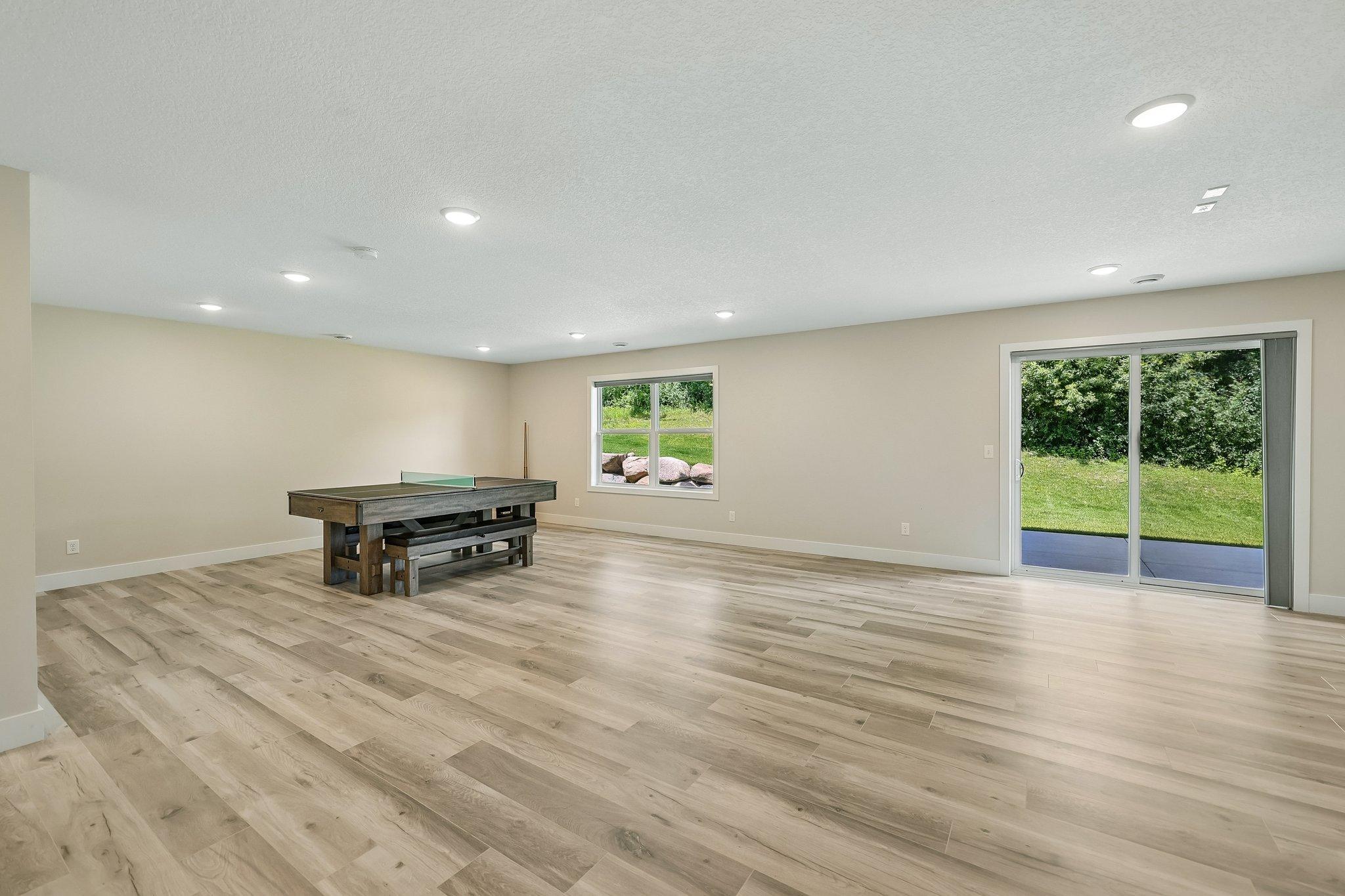 49-web-or-mls-Tessier Ct-S1007-047.jpg