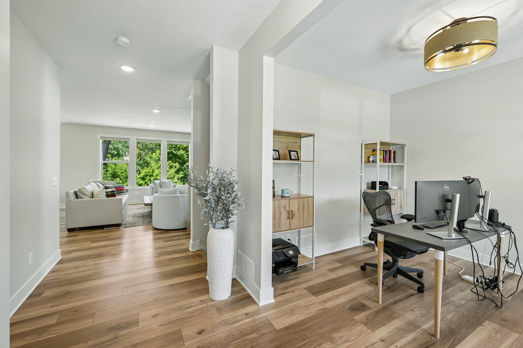 43-web-or-mls-Tessier Ct-S1007-041.jpg